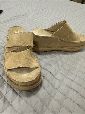 Wishbone Suede Platform Slide Sandals in Tan